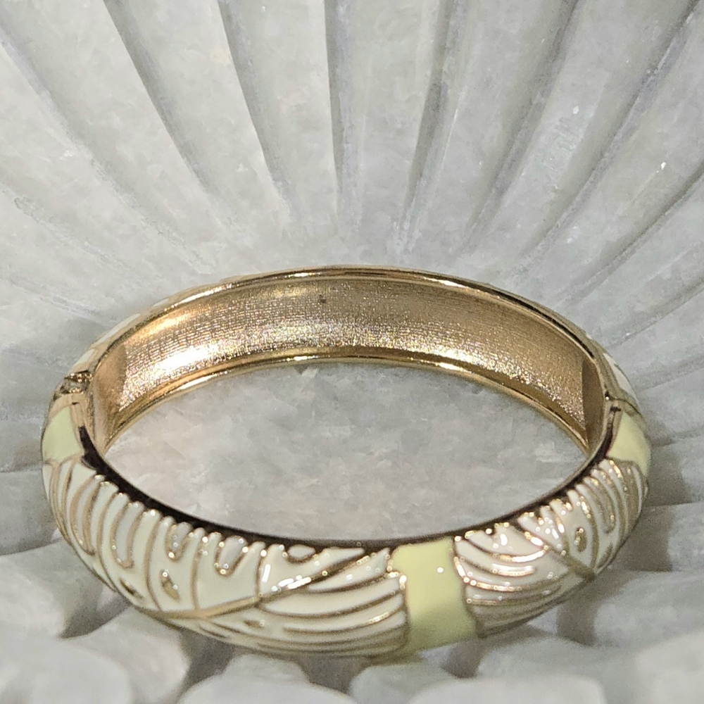 Nordstrom Sequin NYC Cream & Gold Monstera Leaf Hinge Bangle‎ NWOT